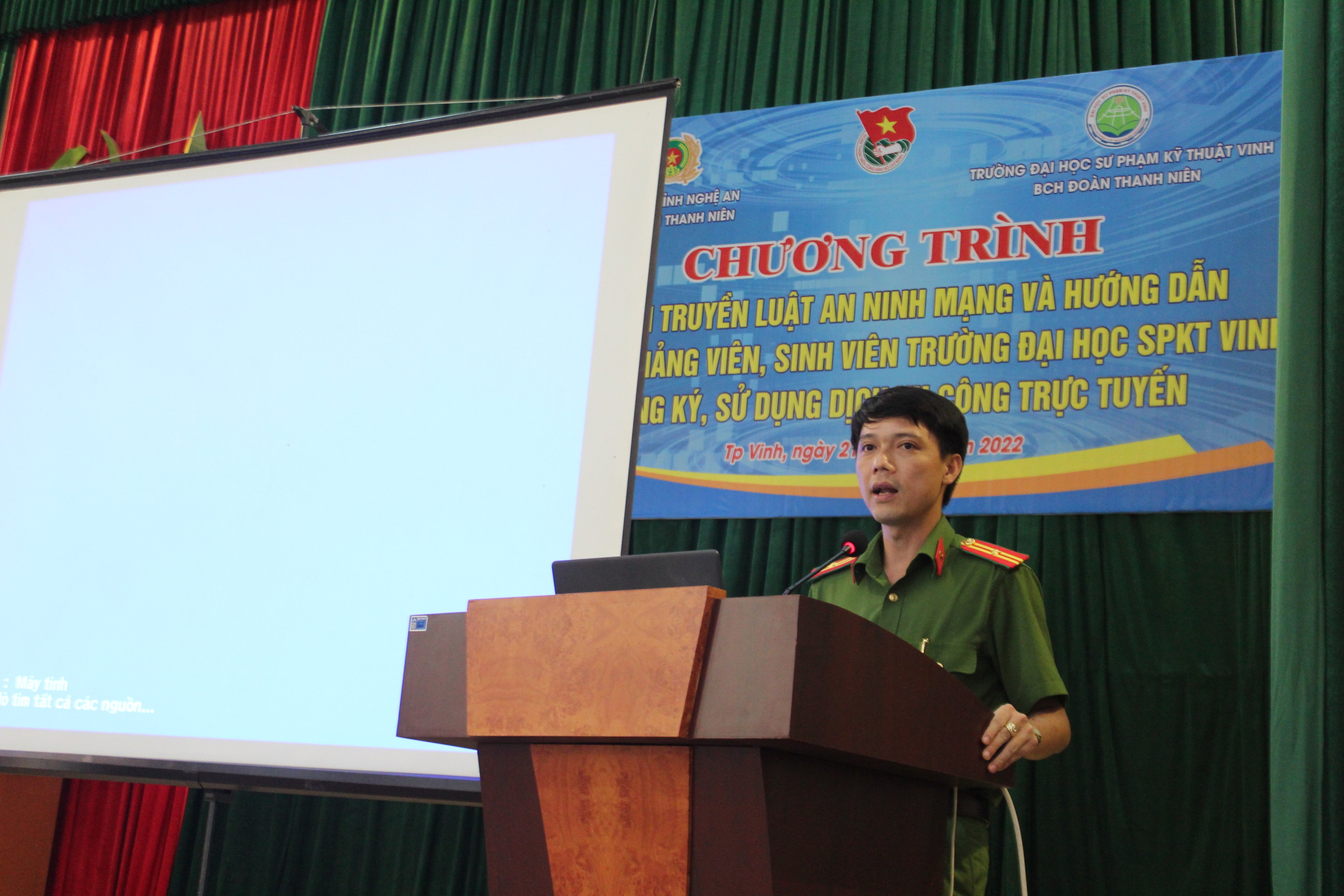 CHƯƠNG TRÌNH TUYÊN TRUYỀN LUẬT AN NINH MẠNG, HƯỚNG DẪN, HỖ TRỢ HỖ TRỢ CÁN BỘ, GIẢNG VIÊN, SINH VIÊN ĐĂNG KÝ, SỬ DỤNG DỊCH VỤ CÔNG TRỰC TUYẾN